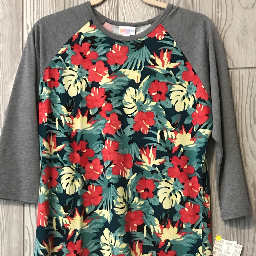 Medium lularoe Randy baseball tee